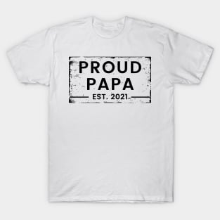 Proud Papa EST. 2021. Great Design for the Dad to Be. T-Shirt